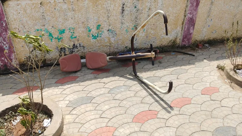 Walkers complain of poor upkeep of amenities on Race Course Road