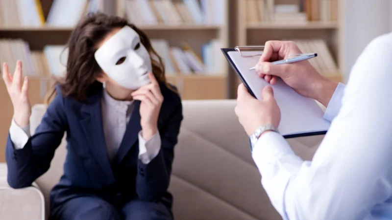 Chinese coaches help women heal from narcissists; spot signs, escape toxic relationships