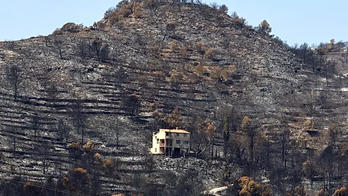 Spain and France battle wildfires as 17,000 hectares burn in Aragon