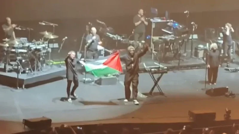 Massive Attack barred from Singapore for unfurling Palestinian flag on stage