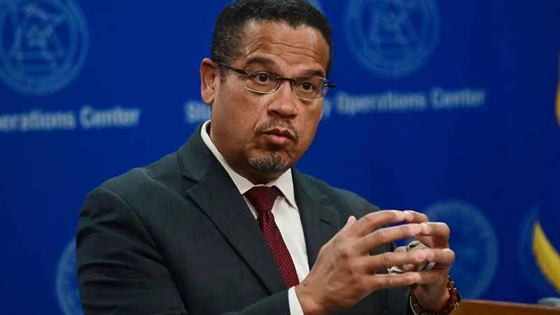 Minnesota official sues Texas governor to force ICE agent’s extradition