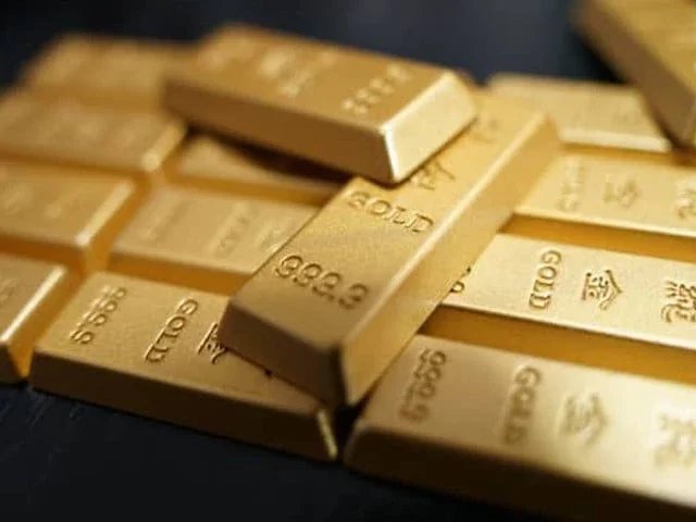 Gold prices fall by Rs3,700 per tola in local market