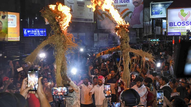 After Jharkhand protesters burn Soren, Rahul effigies, State Government calls for fourth round of talks