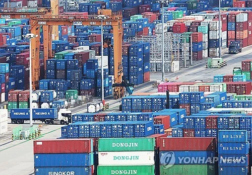 (2nd LD) S. Korea's monthly exports hit 2nd highest ever on strong chip shipments