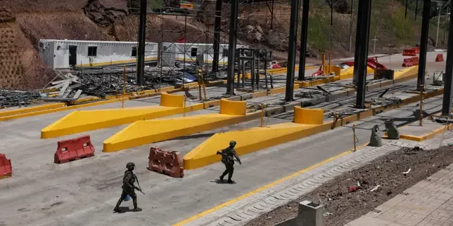 Bombing attacks mark first day of Colombia's new right-wing government