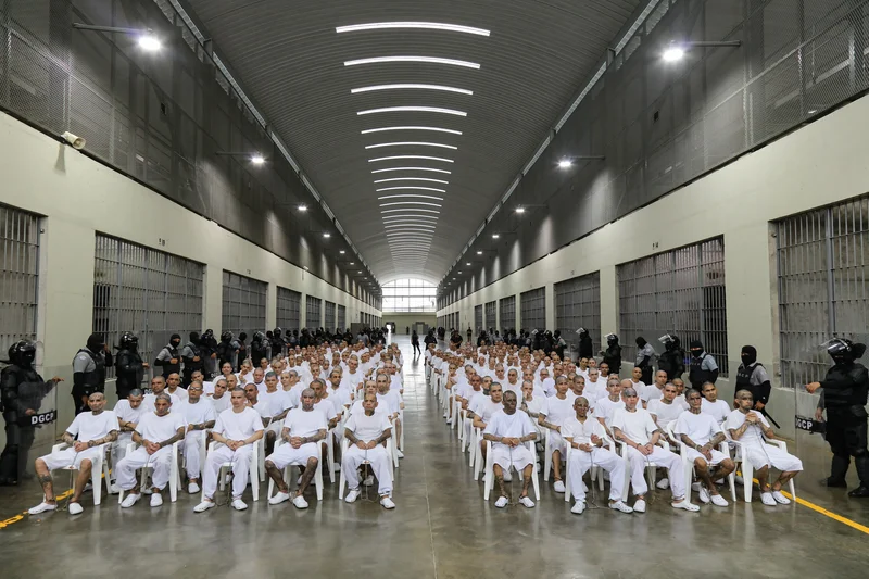 Mass trials without due process in El Salvador: ‘Judges are afraid. They’re convicting everyone’