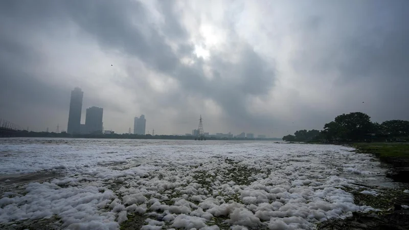 Delhi sees slight dip in minimum temperature, IMD forecasts light to moderate rain