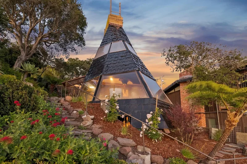 Award-winning architect’s one-of-a-kind ‘Lumiere’ home hits the market: ‘He fell in love’