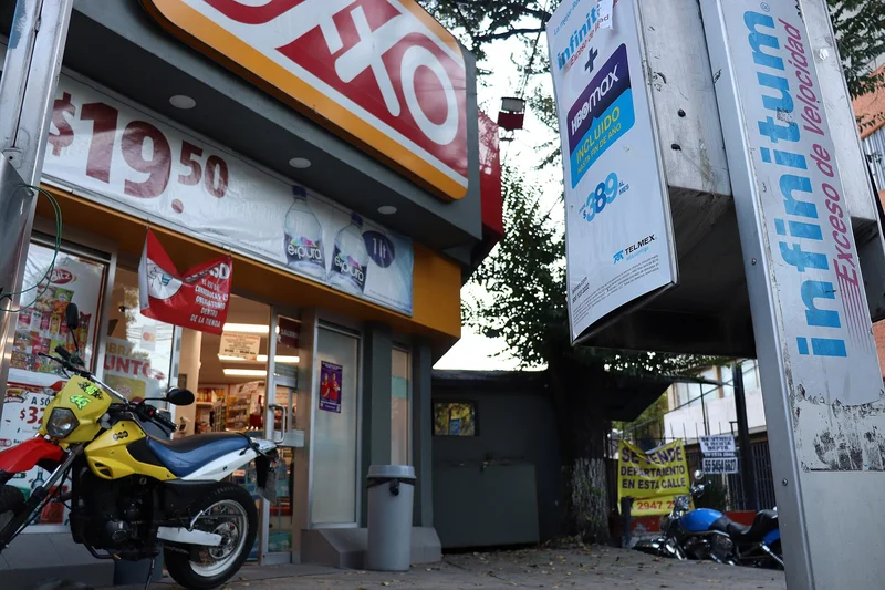 FEMSA pauses OXXO bank plan, doubles down on Spin