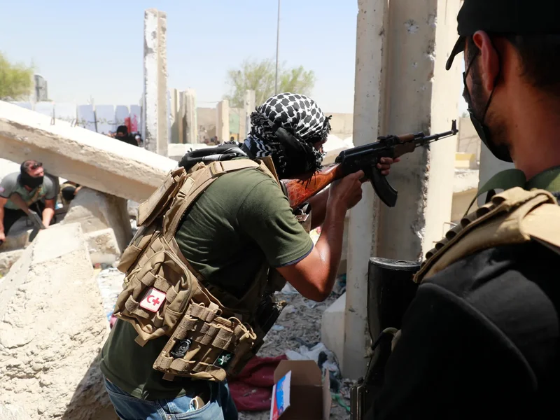Iraq faces crisis as Shia armed groups defy disarmament