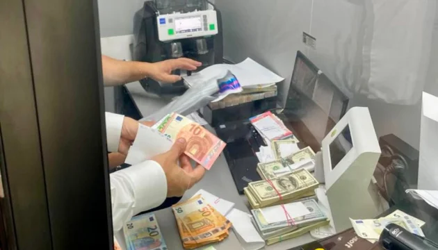 Millions in cash and counterfeit checks: Network of underground currency exchanges uncovered in Kyiv