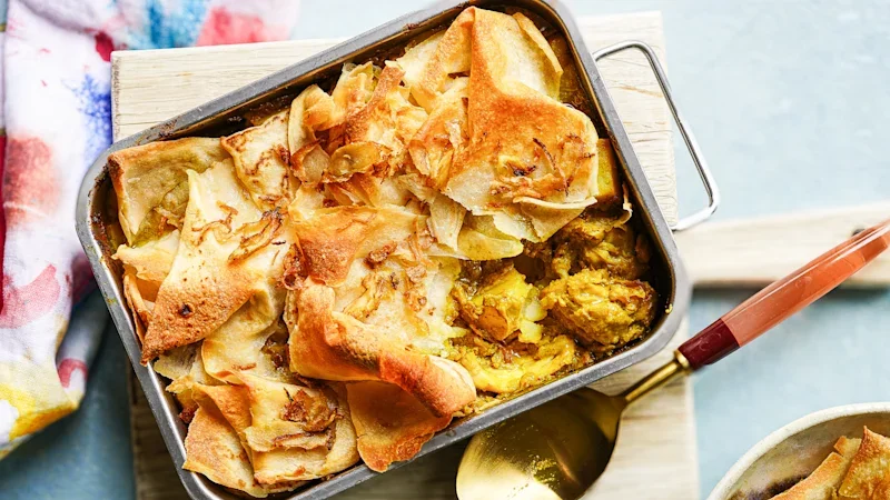 Yellow curry chicken pie with roti ‘rough puff’