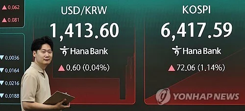 Seoul shares up sharply higher for 3rd day on chip rally