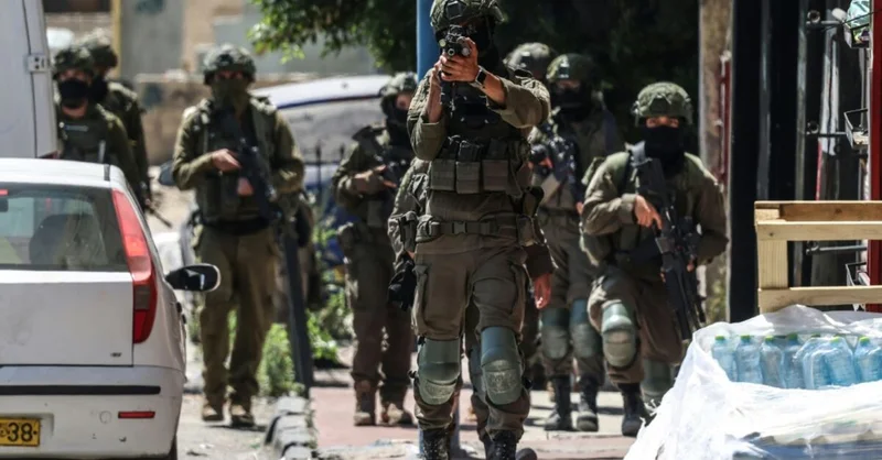 Israeli forces raid Palestinian refugee camp near Jerusalem
