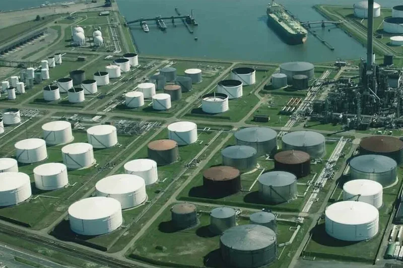 Rotterdam port explosion kills one and leaves several injured