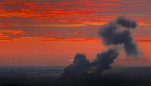 General Staff: Defense Forces strike two Russian oil refineries and observation post on Sivash drilling rig in Black Sea