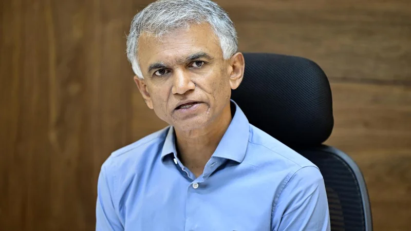 LED streetlights can cut power use by 61%, says Minister; flags rollout delays