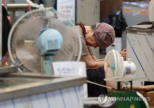 Scorching heat continues across nation; heavy rains forecast on eastern coast