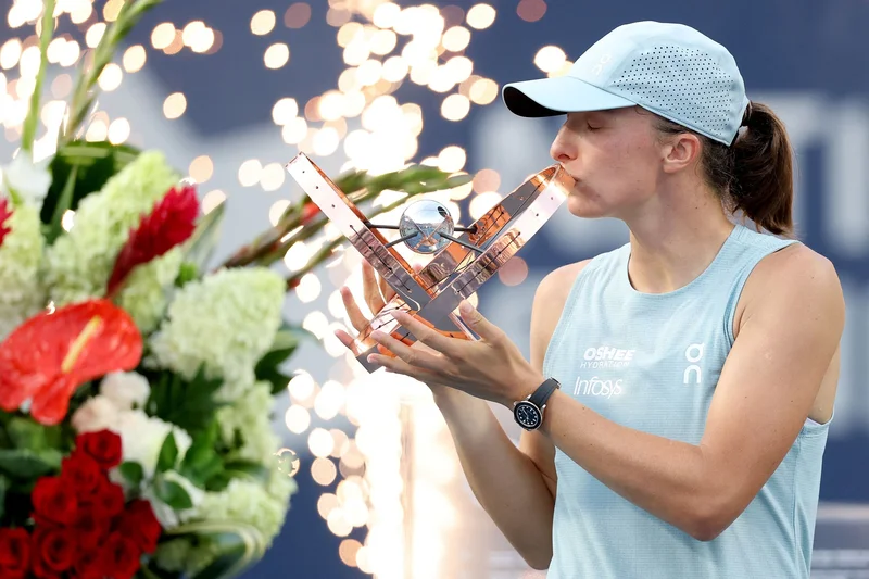 Swiatek ends jinx with dominant Canadian Open win over Rybakina