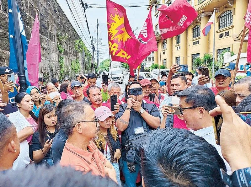 Labor groups protest halt to P85 wage hike