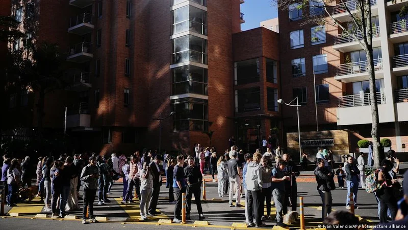 Large earthquake hits western Colombia causing damage