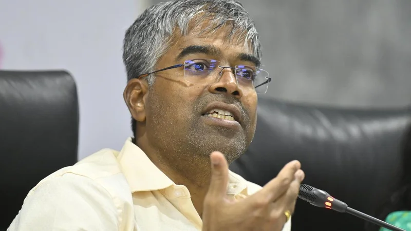 Mandatory online course before getting learners driving license