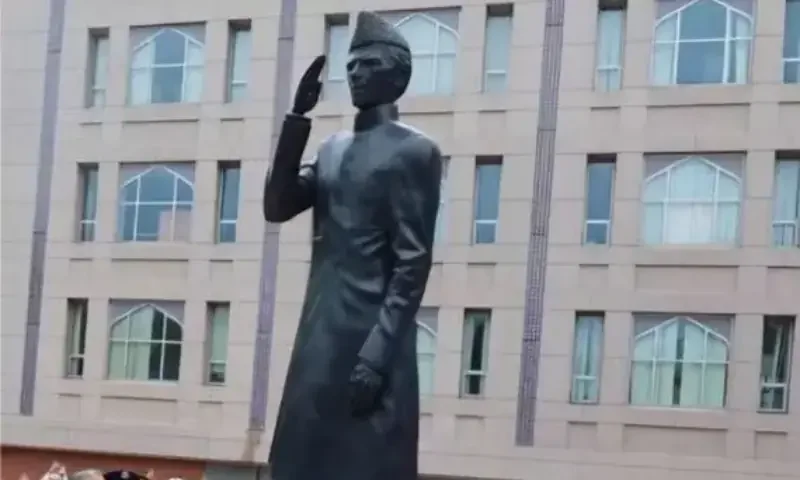 Embassy unveils Qu­aid’s statue in Washington
