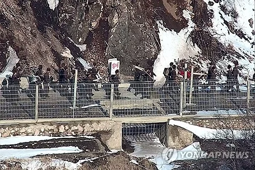 S. Korean military fires warning shots after N. Korean troops briefly cross MDL