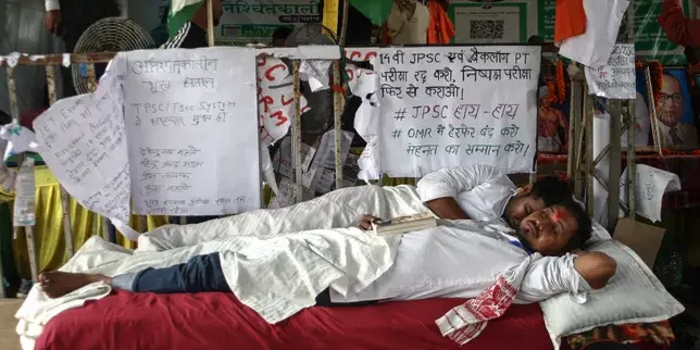 Indian students march on Jharkhand assembly, escalate hunger strike over exam fraud claims