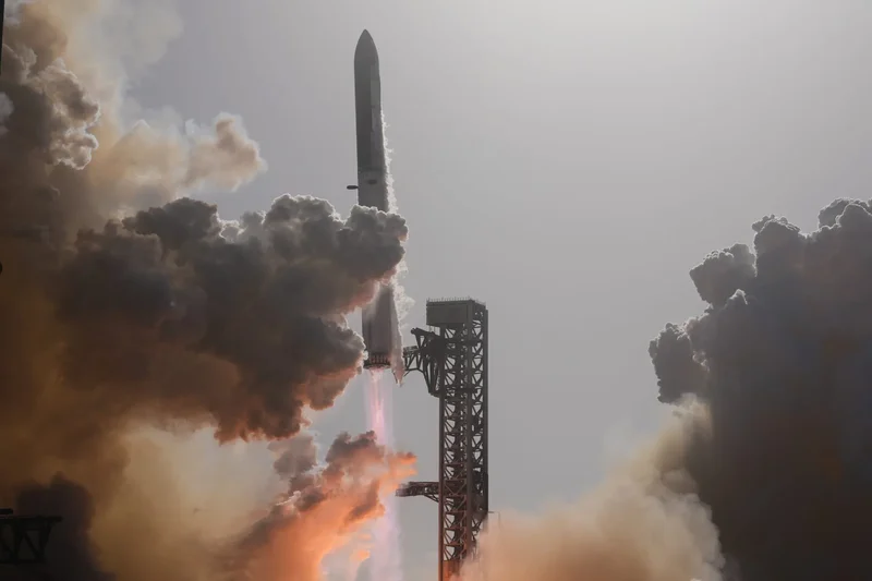 SpaceX races toward Musk’s $1 trillion dream—just as insiders can start selling