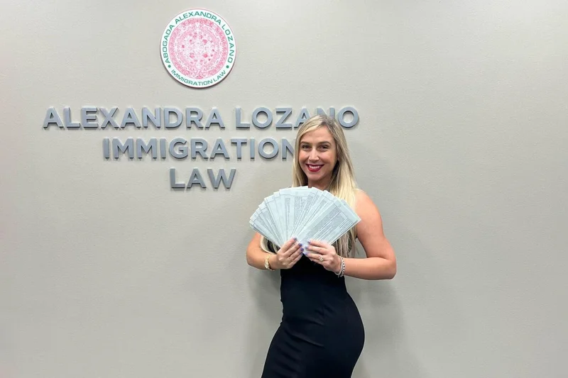 Six deported clients, a pink private jet and a mansion in Mexico: the alleged fraud that made the ‘Miracle Lawyer’ wealthy