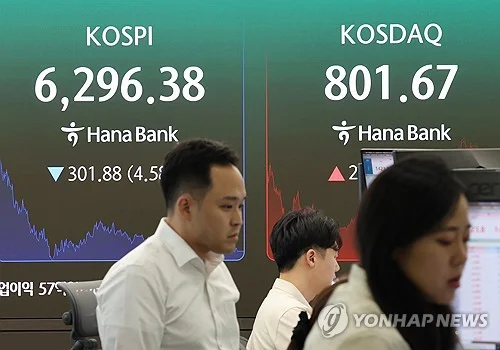 (LEAD) Seoul shares open higher on tech gains despite renewed Hormuz tensions