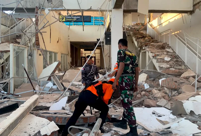 Indonesia’s magnitude 7.7 quake kills at least 51, displaces thousands